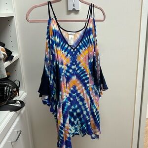 Trina Turk cold shoulder M top